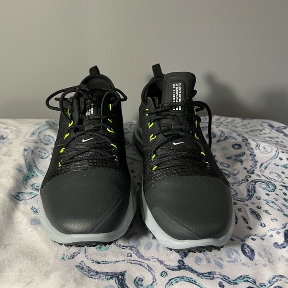 Women’s Nike Golf Shoes - Picture 2 of 5